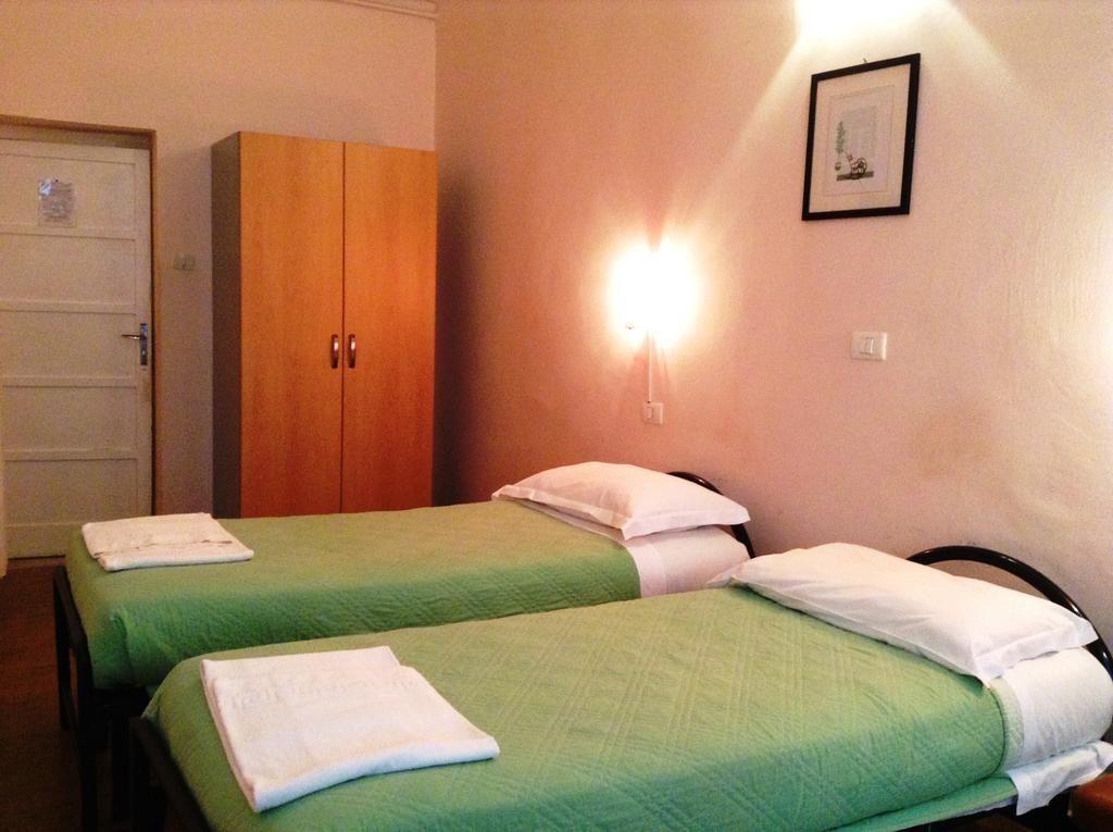 Hotel Bernheof Genoa Room photo